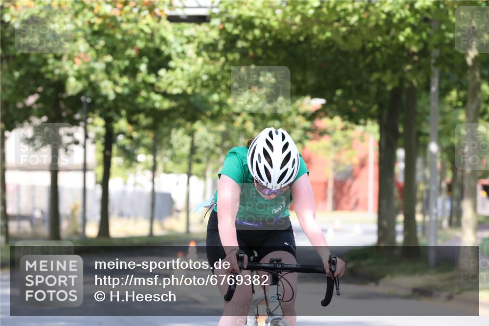 11.08.2024 - GEWOBA Citytriathlon Bremen H.Heesch http://msf.ph/oto/6769382 11.08.2024 10:28:05 Radfahren 14 meine-sportfotos.de