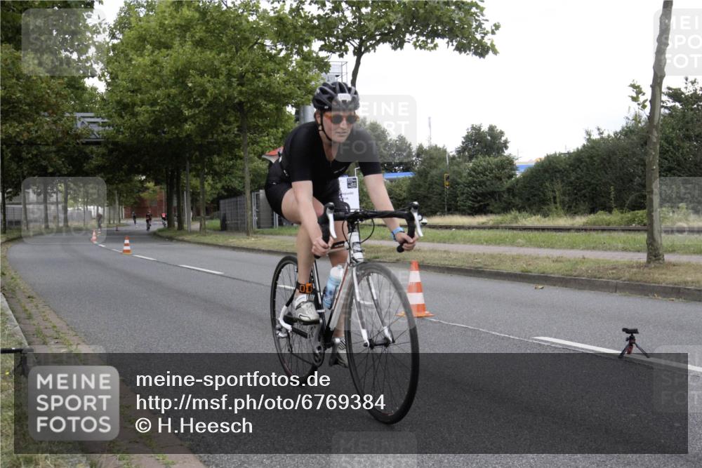 11.08.2024 - GEWOBA Citytriathlon Bremen H.Heesch http://msf.ph/oto/6769384 11.08.2024 11:42:58 Radfahren 780, 857, 1008 meine-sportfotos.de