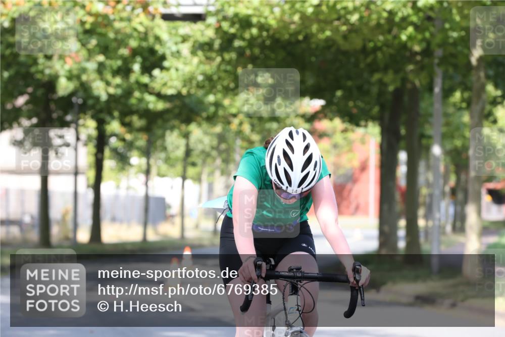 11.08.2024 - GEWOBA Citytriathlon Bremen H.Heesch http://msf.ph/oto/6769385 11.08.2024 10:28:05 Radfahren 14 meine-sportfotos.de