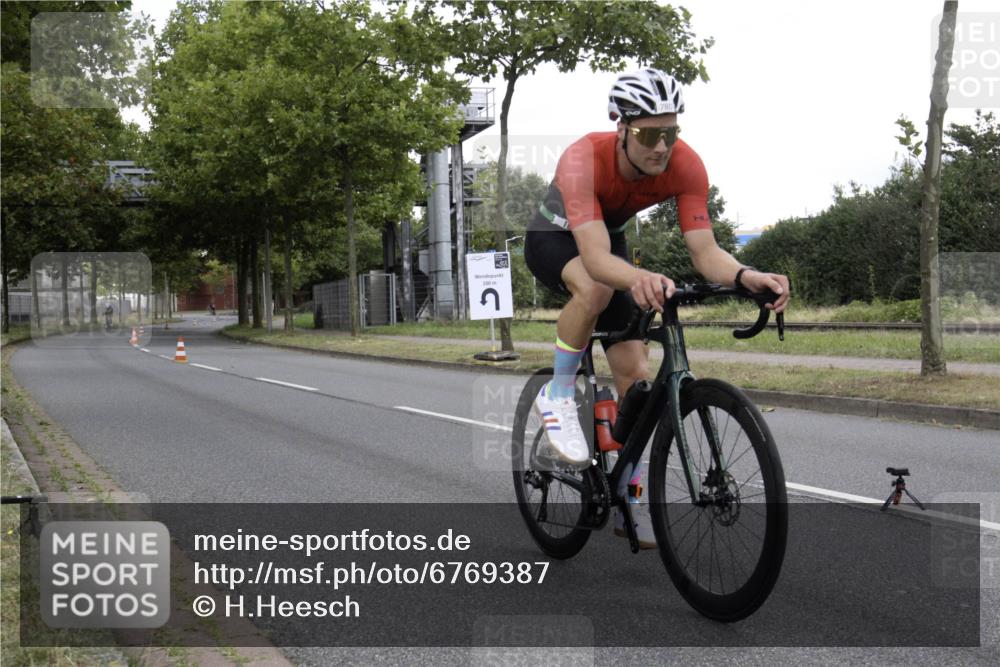 11.08.2024 - GEWOBA Citytriathlon Bremen H.Heesch http://msf.ph/oto/6769387 11.08.2024 11:43:05 Radfahren 756, 780, 857, 1008 meine-sportfotos.de