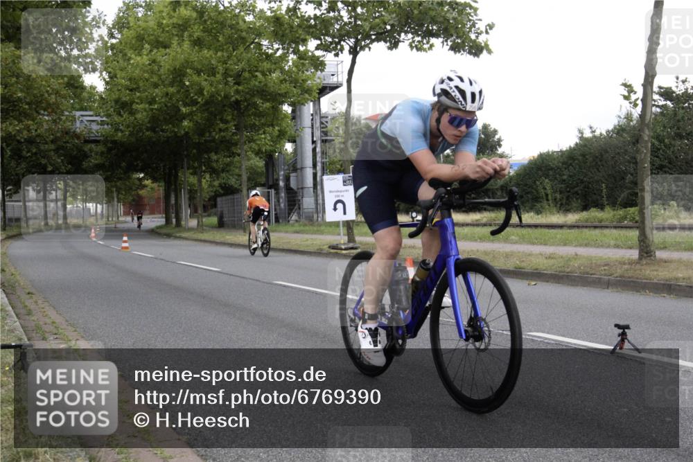 11.08.2024 - GEWOBA Citytriathlon Bremen H.Heesch http://msf.ph/oto/6769390 11.08.2024 11:43:12 Radfahren 756, 780 meine-sportfotos.de