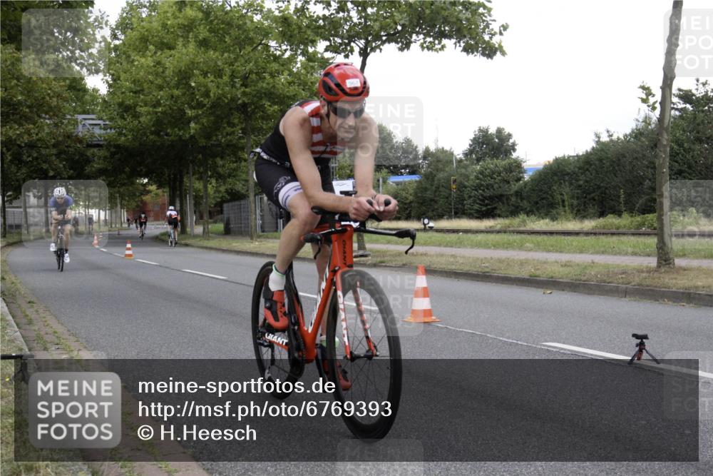 11.08.2024 - GEWOBA Citytriathlon Bremen H.Heesch http://msf.ph/oto/6769393 11.08.2024 11:43:24 Radfahren 756, 868, 925, 967 meine-sportfotos.de