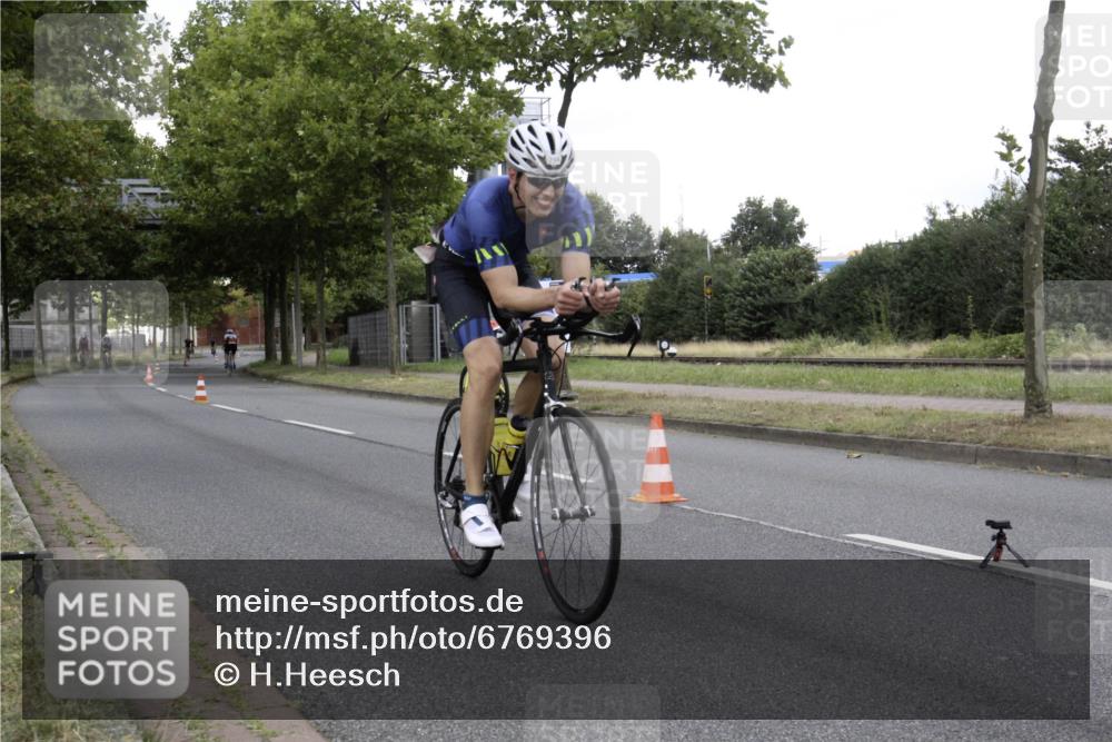 11.08.2024 - GEWOBA Citytriathlon Bremen H.Heesch http://msf.ph/oto/6769396 11.08.2024 11:43:25 Radfahren 756, 846, 868, 925, 967 meine-sportfotos.de