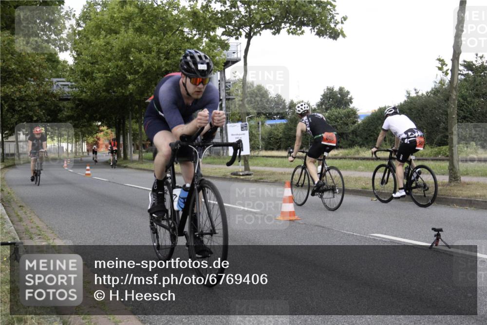 11.08.2024 - GEWOBA Citytriathlon Bremen H.Heesch http://msf.ph/oto/6769406 11.08.2024 11:43:39 Radfahren 770, 846, 868, 925, 967 meine-sportfotos.de