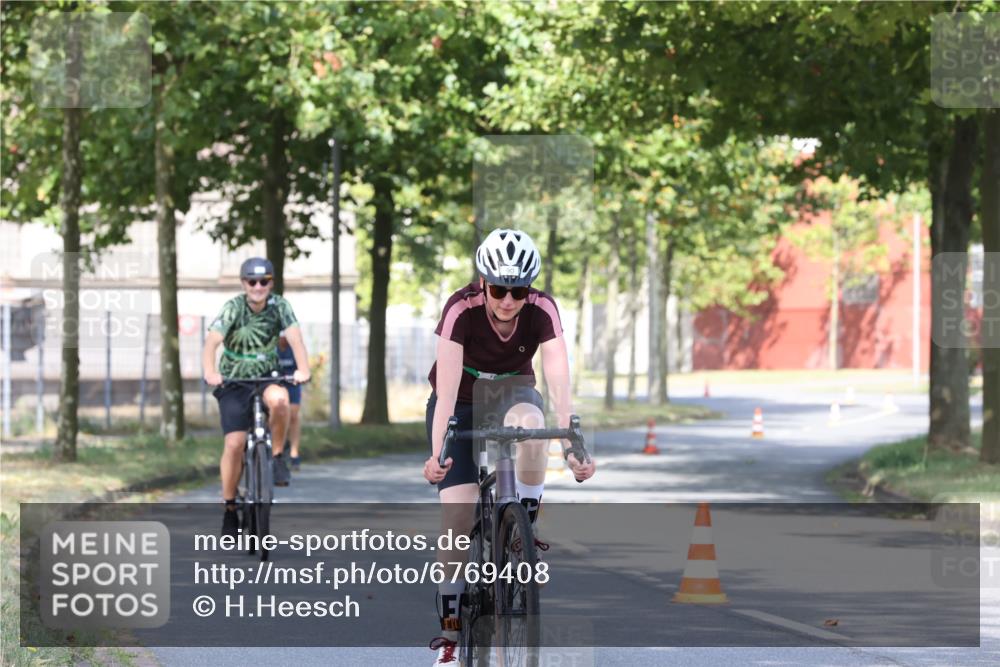 11.08.2024 - GEWOBA Citytriathlon Bremen H.Heesch http://msf.ph/oto/6769408 11.08.2024 10:28:22 Radfahren 53, 89, 90 meine-sportfotos.de