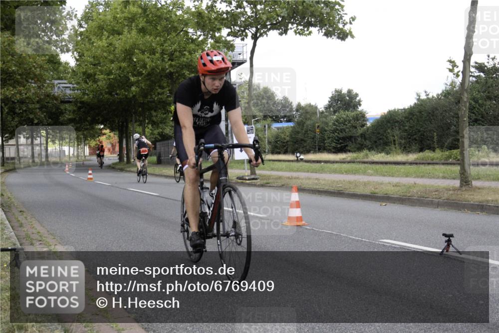 11.08.2024 - GEWOBA Citytriathlon Bremen H.Heesch http://msf.ph/oto/6769409 11.08.2024 11:43:41 Radfahren 770, 846, 868, 925 meine-sportfotos.de