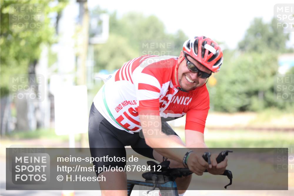 11.08.2024 - GEWOBA Citytriathlon Bremen H.Heesch http://msf.ph/oto/6769412 11.08.2024 10:42:46 Radfahren 12, 18, 21, 67, 68, 70, 88 meine-sportfotos.de