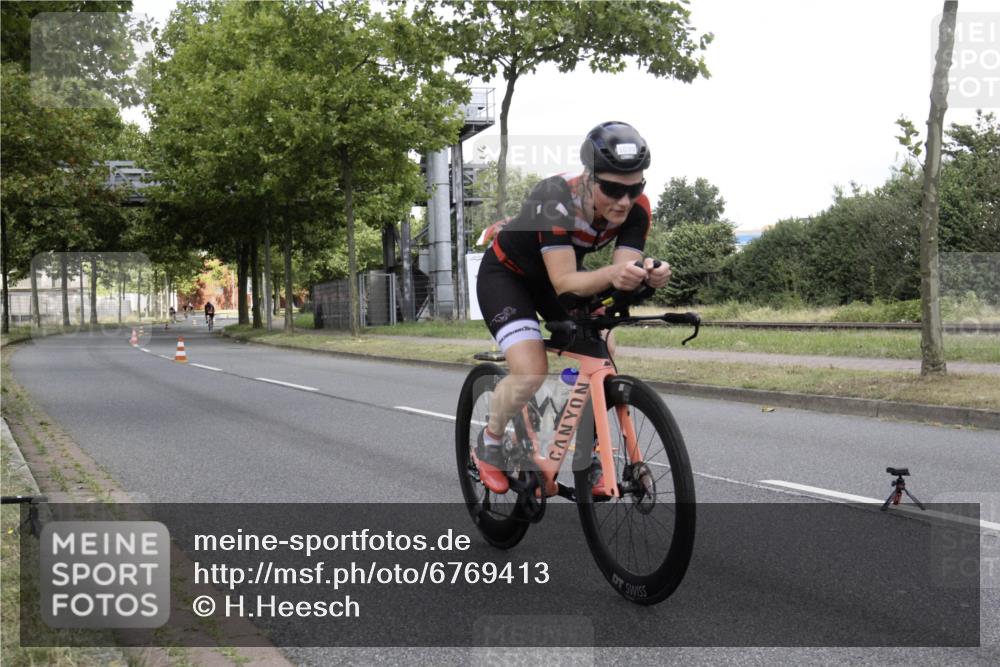 11.08.2024 - GEWOBA Citytriathlon Bremen H.Heesch http://msf.ph/oto/6769413 11.08.2024 11:43:53 Radfahren 770, 914, 1039 meine-sportfotos.de