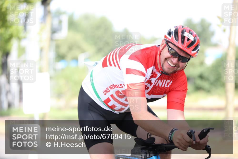 11.08.2024 - GEWOBA Citytriathlon Bremen H.Heesch http://msf.ph/oto/6769415 11.08.2024 10:42:46 Radfahren 12, 18, 21, 67, 68, 70, 88 meine-sportfotos.de