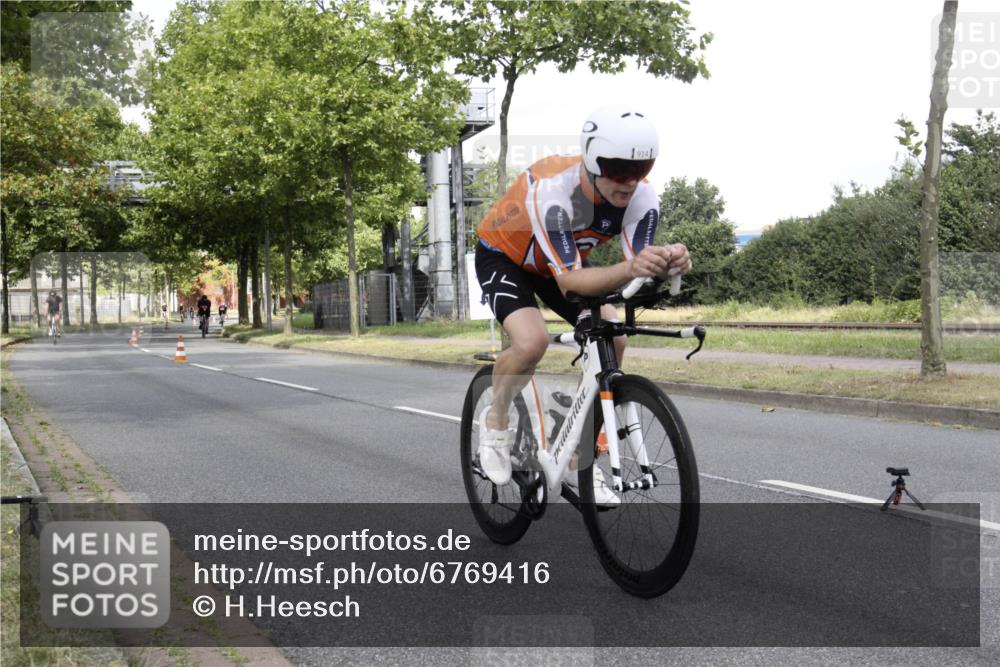 11.08.2024 - GEWOBA Citytriathlon Bremen H.Heesch http://msf.ph/oto/6769416 11.08.2024 11:44:04 Radfahren 746, 914, 1039 meine-sportfotos.de
