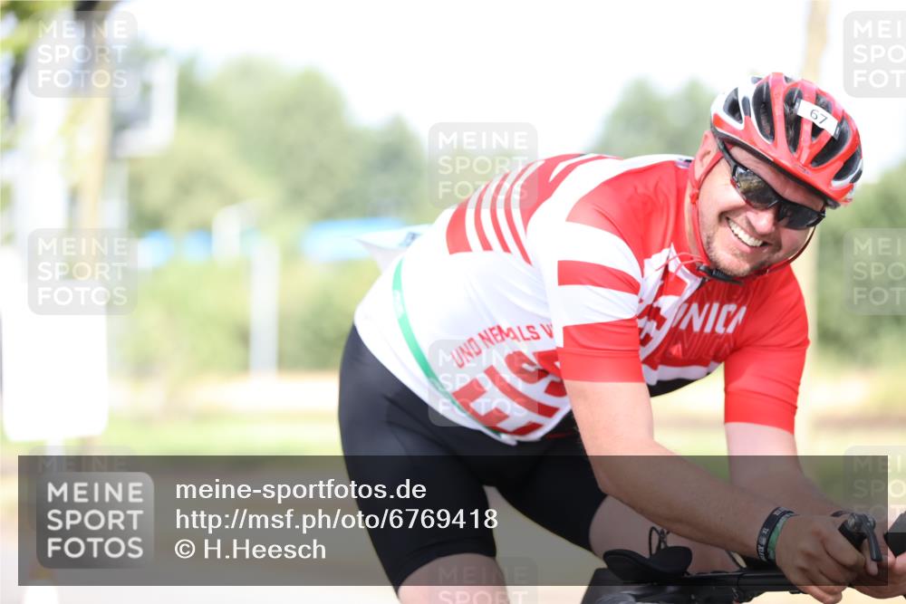 11.08.2024 - GEWOBA Citytriathlon Bremen H.Heesch http://msf.ph/oto/6769418 11.08.2024 10:42:46 Radfahren 12, 18, 21, 67, 68, 70, 88 meine-sportfotos.de