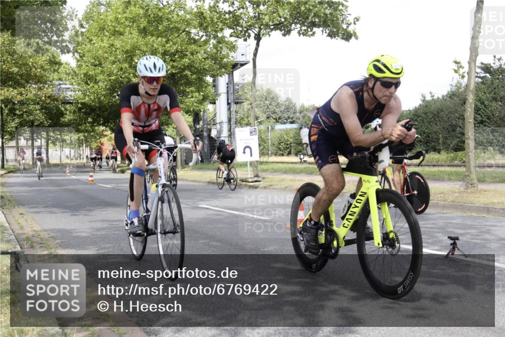 11.08.2024 - GEWOBA Citytriathlon Bremen H.Heesch http://msf.ph/oto/6769422 11.08.2024 11:44:15 Radfahren 746, 759, 861, 914, 926 meine-sportfotos.de