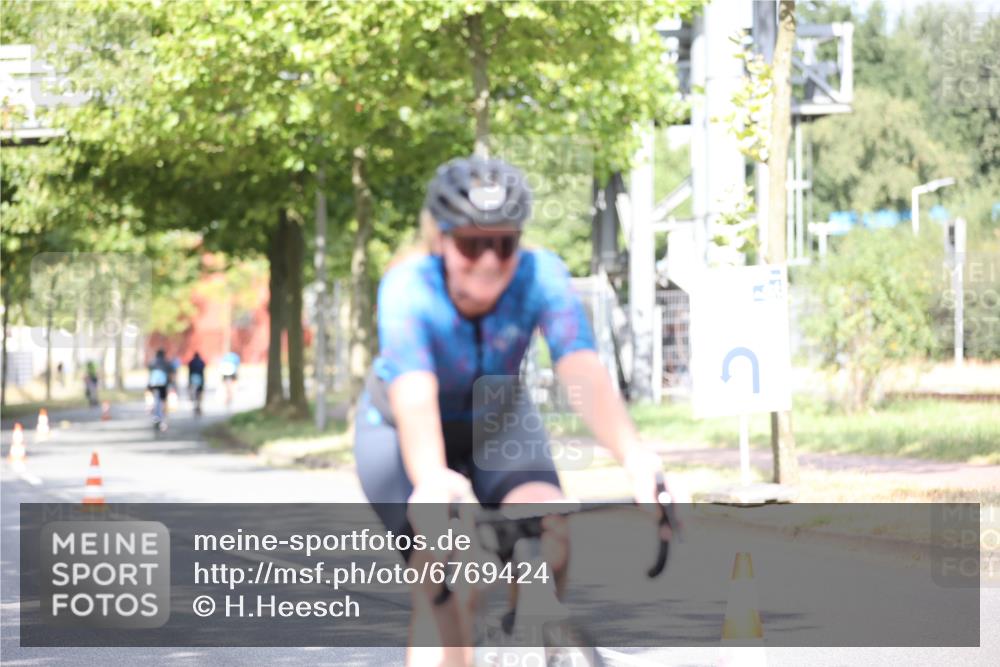 11.08.2024 - GEWOBA Citytriathlon Bremen H.Heesch http://msf.ph/oto/6769424 11.08.2024 10:42:47 Radfahren 12, 18, 21, 67, 68, 70, 88 meine-sportfotos.de