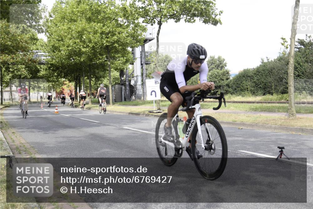 11.08.2024 - GEWOBA Citytriathlon Bremen H.Heesch http://msf.ph/oto/6769427 11.08.2024 11:44:17 Radfahren 746, 759, 861, 914, 926 meine-sportfotos.de