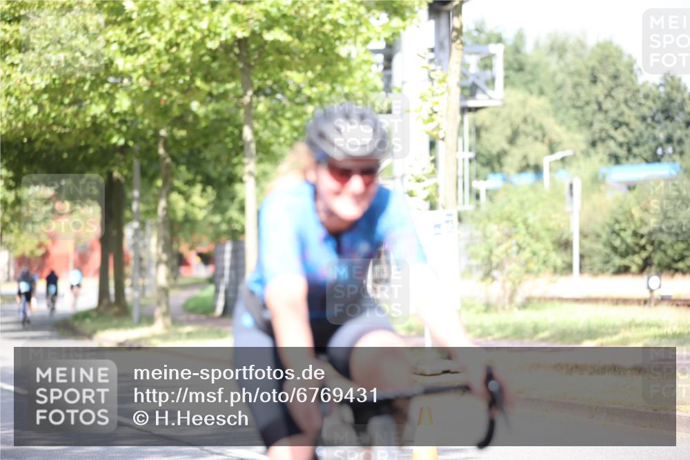 11.08.2024 - GEWOBA Citytriathlon Bremen H.Heesch http://msf.ph/oto/6769431 11.08.2024 10:42:48 Radfahren 18, 21, 67, 68, 70, 88 meine-sportfotos.de