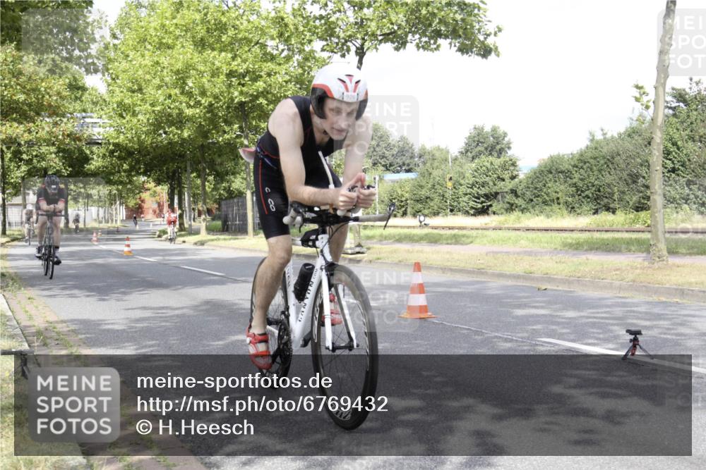 11.08.2024 - GEWOBA Citytriathlon Bremen H.Heesch http://msf.ph/oto/6769432 11.08.2024 11:44:26 Radfahren 759, 836, 855, 861, 926 meine-sportfotos.de