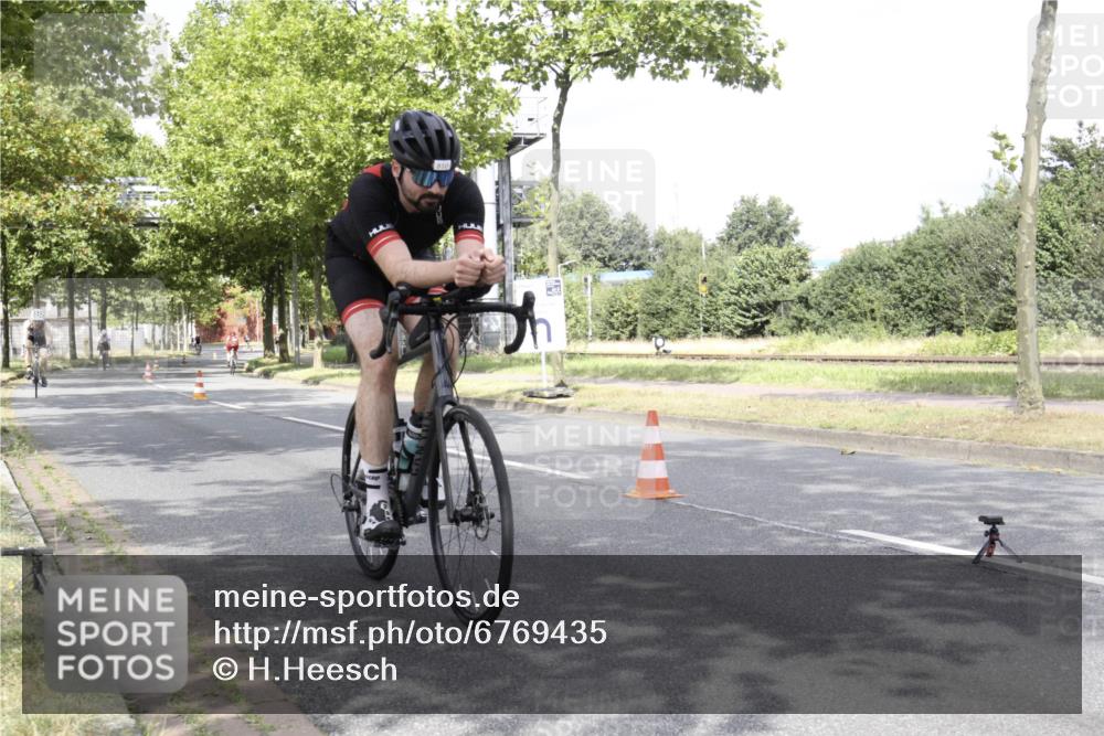11.08.2024 - GEWOBA Citytriathlon Bremen H.Heesch http://msf.ph/oto/6769435 11.08.2024 11:44:27 Radfahren 759, 836, 855, 861, 926 meine-sportfotos.de