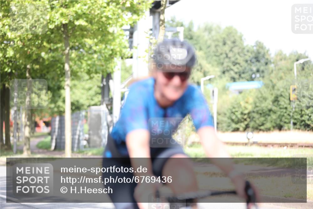 11.08.2024 - GEWOBA Citytriathlon Bremen H.Heesch http://msf.ph/oto/6769436 11.08.2024 10:42:48 Radfahren 18, 21, 67, 68, 70, 88 meine-sportfotos.de