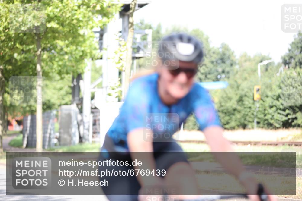 11.08.2024 - GEWOBA Citytriathlon Bremen H.Heesch http://msf.ph/oto/6769439 11.08.2024 10:42:48 Radfahren 18, 21, 67, 68, 70, 88 meine-sportfotos.de