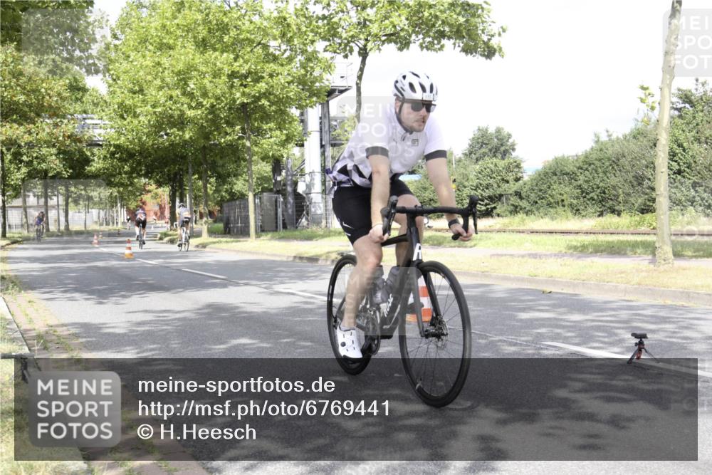11.08.2024 - GEWOBA Citytriathlon Bremen H.Heesch http://msf.ph/oto/6769441 11.08.2024 11:44:33 Radfahren 833, 836, 855, 926 meine-sportfotos.de