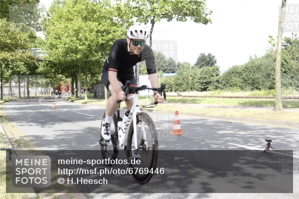 11.08.2024 - GEWOBA Citytriathlon Bremen H.Heesch http://msf.ph/oto/6769446 11.08.2024 11:44:44 Radfahren 763, 833, 836, 855 meine-sportfotos.de