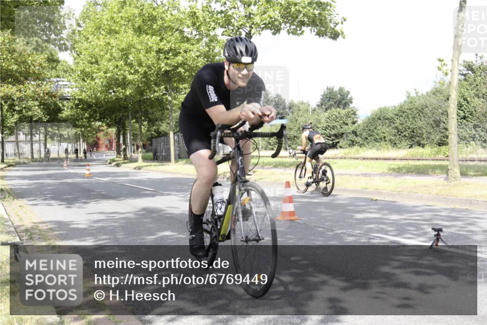 11.08.2024 - GEWOBA Citytriathlon Bremen H.Heesch http://msf.ph/oto/6769449 11.08.2024 11:44:50 Radfahren 763, 833, 836, 916, 956, 964 meine-sportfotos.de