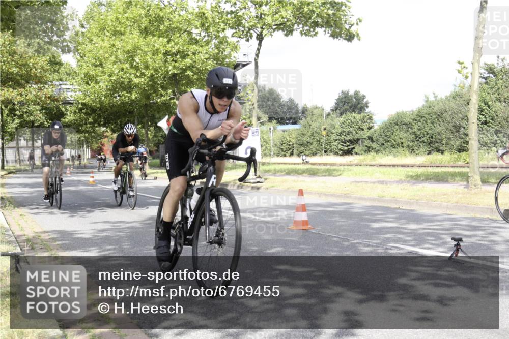 11.08.2024 - GEWOBA Citytriathlon Bremen H.Heesch http://msf.ph/oto/6769455 11.08.2024 11:44:58 Radfahren 763, 827, 833, 916, 927, 956, 964, 973, 996 meine-sportfotos.de