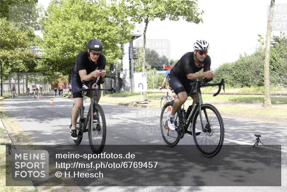 11.08.2024 - GEWOBA Citytriathlon Bremen H.Heesch http://msf.ph/oto/6769457 11.08.2024 11:44:58 Radfahren 763, 827, 833, 916, 927, 956, 964, 973, 996 meine-sportfotos.de