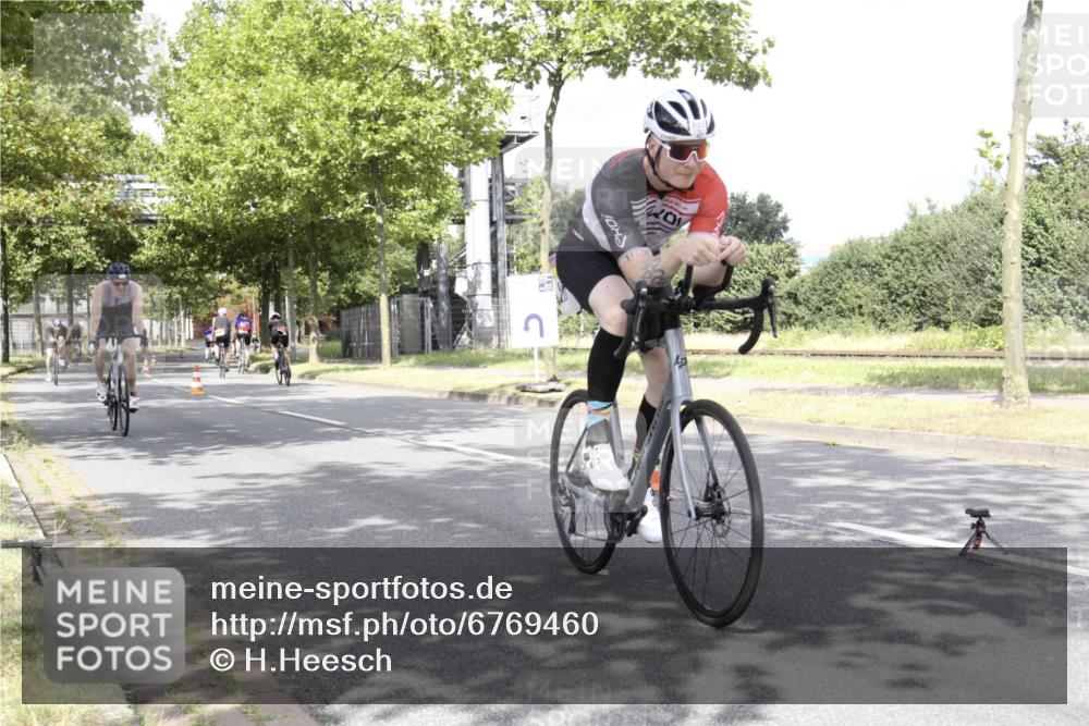 11.08.2024 - GEWOBA Citytriathlon Bremen H.Heesch http://msf.ph/oto/6769460 11.08.2024 11:45:02 Radfahren 763, 827, 916, 927, 956, 964, 973, 996, 1030 meine-sportfotos.de