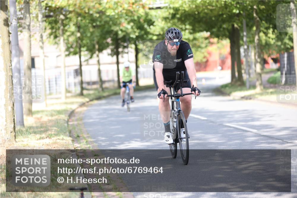11.08.2024 - GEWOBA Citytriathlon Bremen H.Heesch http://msf.ph/oto/6769464 11.08.2024 10:42:55 Radfahren 18, 21, 67, 70, 88, 101, 116 meine-sportfotos.de