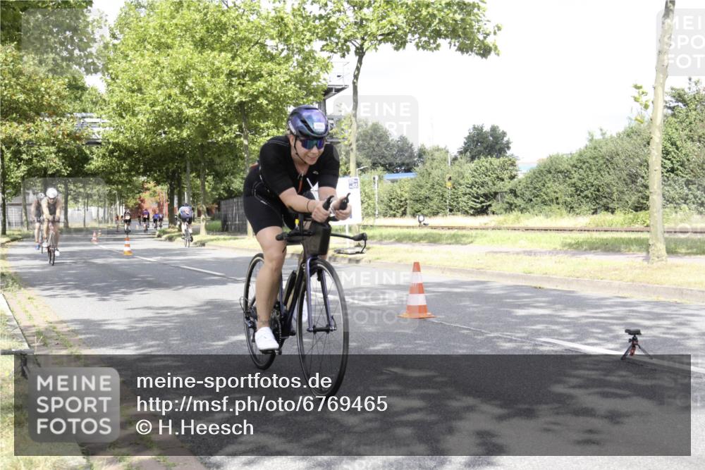 11.08.2024 - GEWOBA Citytriathlon Bremen H.Heesch http://msf.ph/oto/6769465 11.08.2024 11:45:04 Radfahren 827, 916, 927, 956, 964, 973, 996, 1030 meine-sportfotos.de