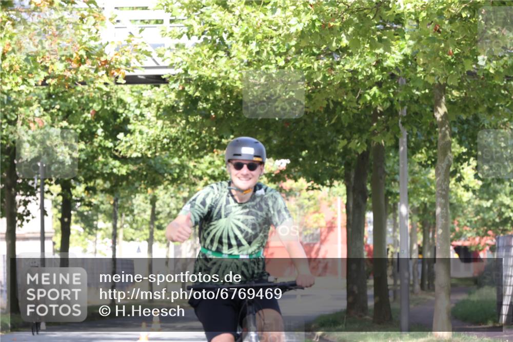 11.08.2024 - GEWOBA Citytriathlon Bremen H.Heesch http://msf.ph/oto/6769469 11.08.2024 10:28:24 Radfahren 53, 89, 90 meine-sportfotos.de