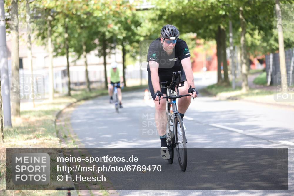 11.08.2024 - GEWOBA Citytriathlon Bremen H.Heesch http://msf.ph/oto/6769470 11.08.2024 10:42:55 Radfahren 18, 21, 67, 70, 88, 101, 116 meine-sportfotos.de