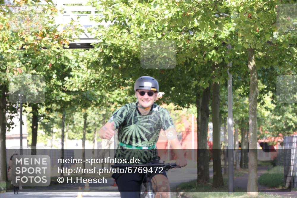 11.08.2024 - GEWOBA Citytriathlon Bremen H.Heesch http://msf.ph/oto/6769472 11.08.2024 10:28:24 Radfahren 53, 89, 90 meine-sportfotos.de