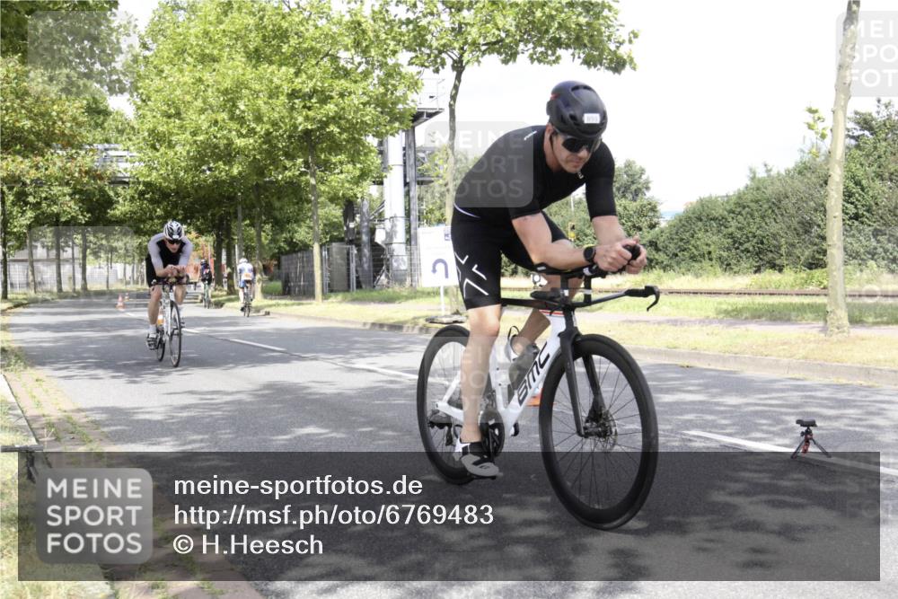 11.08.2024 - GEWOBA Citytriathlon Bremen H.Heesch http://msf.ph/oto/6769483 11.08.2024 11:45:27 Radfahren 819, 900, 974, 1030 meine-sportfotos.de