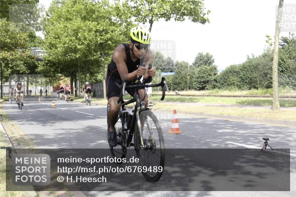 11.08.2024 - GEWOBA Citytriathlon Bremen H.Heesch http://msf.ph/oto/6769489 11.08.2024 11:45:41 Radfahren 822, 826, 867, 871, 873, 875, 900, 936, 994, 1029 meine-sportfotos.de
