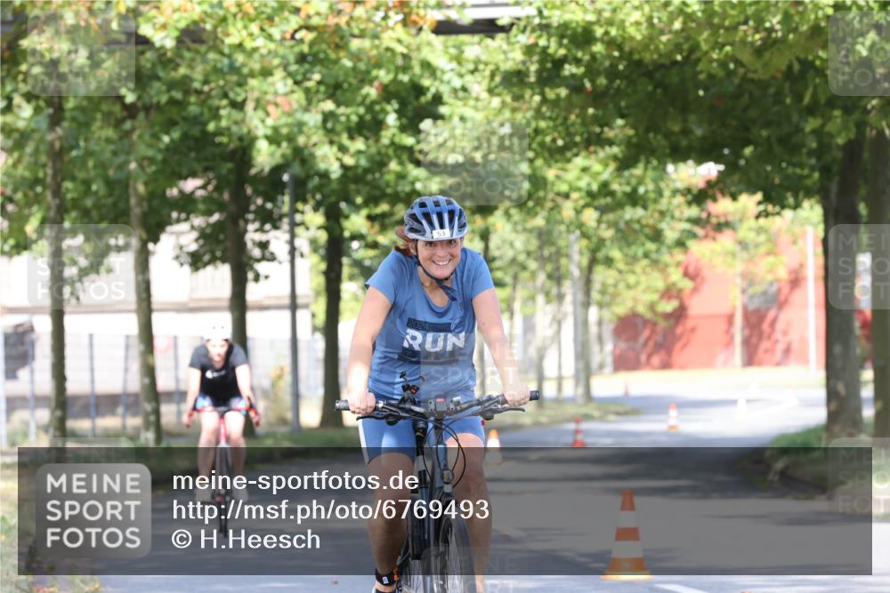 11.08.2024 - GEWOBA Citytriathlon Bremen H.Heesch http://msf.ph/oto/6769493 11.08.2024 10:28:27 Radfahren 53, 89, 90 meine-sportfotos.de