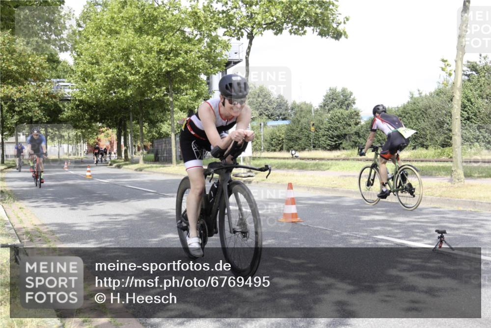 11.08.2024 - GEWOBA Citytriathlon Bremen H.Heesch http://msf.ph/oto/6769495 11.08.2024 11:45:44 Radfahren 822, 826, 867, 871, 873, 875, 936, 994, 1029 meine-sportfotos.de