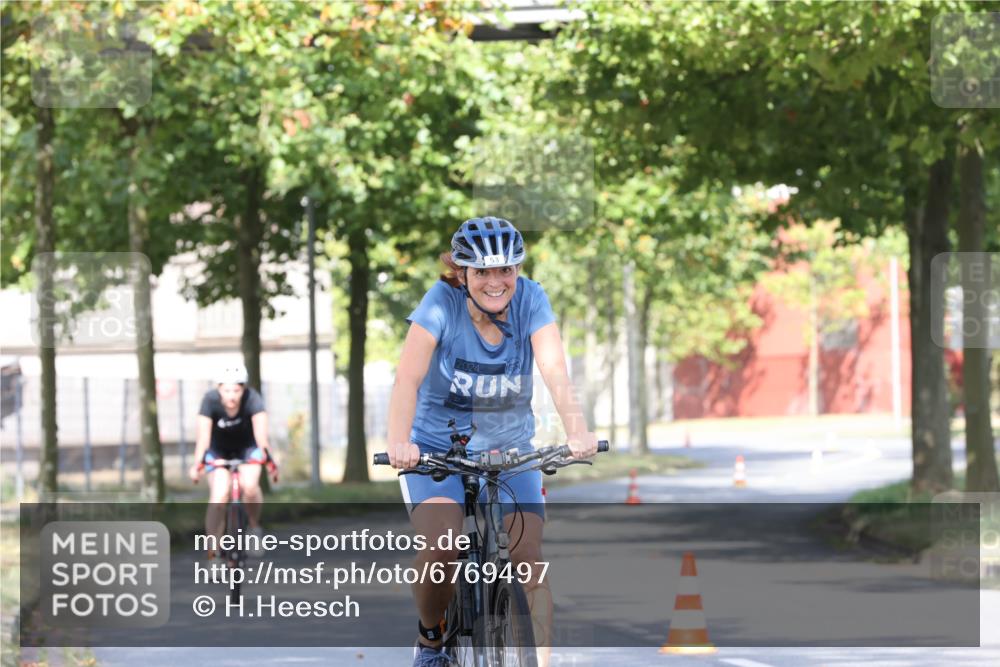 11.08.2024 - GEWOBA Citytriathlon Bremen H.Heesch http://msf.ph/oto/6769497 11.08.2024 10:28:27 Radfahren 53, 89, 90 meine-sportfotos.de