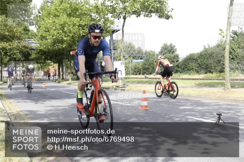 11.08.2024 - GEWOBA Citytriathlon Bremen H.Heesch http://msf.ph/oto/6769498 11.08.2024 11:45:45 Radfahren 822, 826, 867, 871, 873, 875, 936, 994, 1029 meine-sportfotos.de