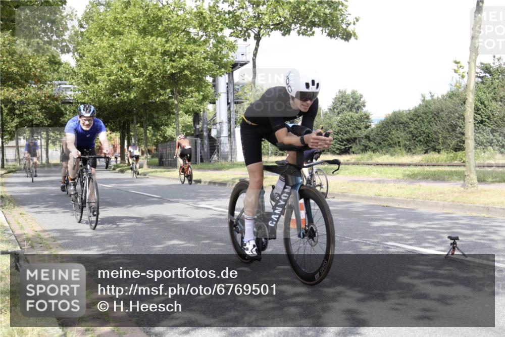 11.08.2024 - GEWOBA Citytriathlon Bremen H.Heesch http://msf.ph/oto/6769501 11.08.2024 11:45:47 Radfahren 822, 826, 867, 871, 873, 875, 936, 994, 1029 meine-sportfotos.de