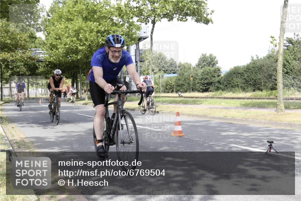 11.08.2024 - GEWOBA Citytriathlon Bremen H.Heesch http://msf.ph/oto/6769504 11.08.2024 11:45:47 Radfahren 822, 826, 867, 871, 873, 875, 936, 994, 1029 meine-sportfotos.de