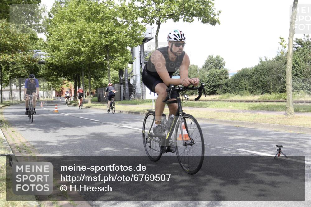 11.08.2024 - GEWOBA Citytriathlon Bremen H.Heesch http://msf.ph/oto/6769507 11.08.2024 11:45:48 Radfahren 822, 826, 867, 871, 873, 875, 936, 994, 1029 meine-sportfotos.de