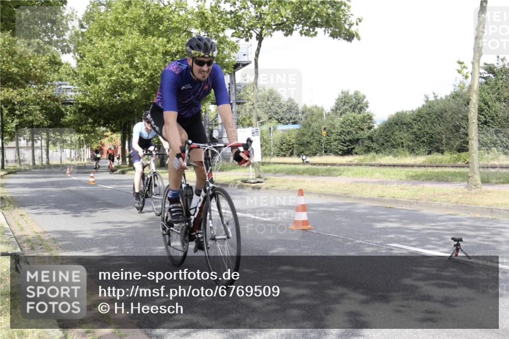 11.08.2024 - GEWOBA Citytriathlon Bremen H.Heesch http://msf.ph/oto/6769509 11.08.2024 11:45:49 Radfahren 822, 826, 867, 871, 873, 875, 936, 994, 1029 meine-sportfotos.de