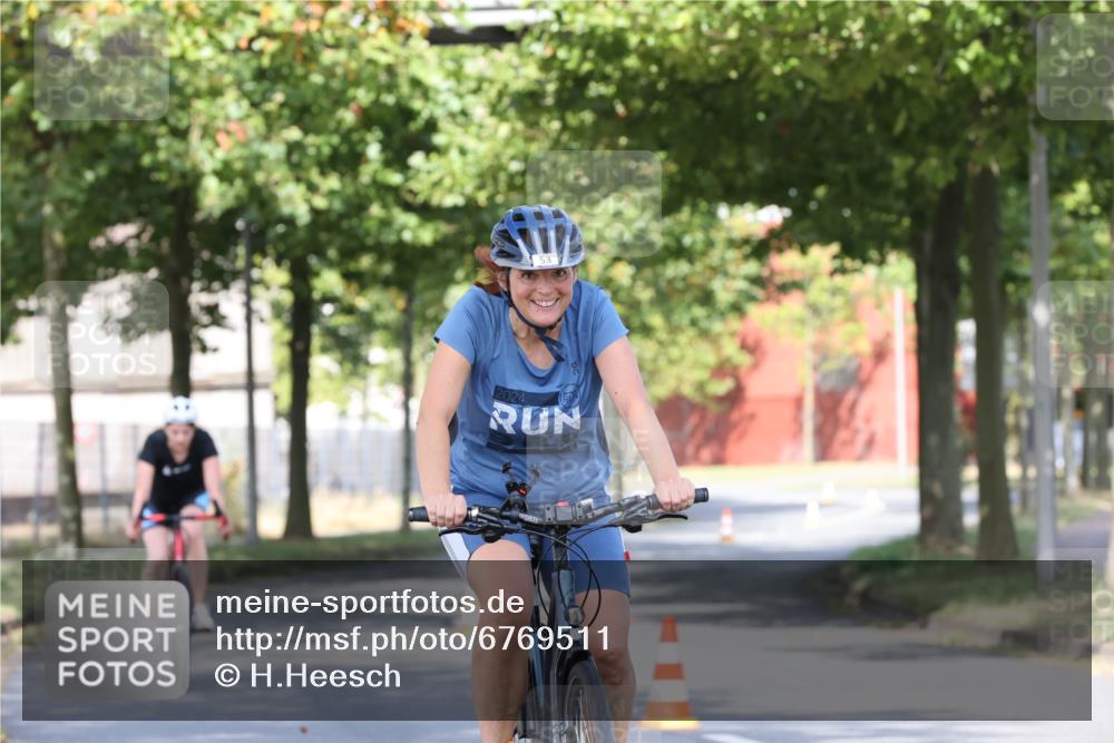 11.08.2024 - GEWOBA Citytriathlon Bremen H.Heesch http://msf.ph/oto/6769511 11.08.2024 10:28:27 Radfahren 53, 89, 90 meine-sportfotos.de
