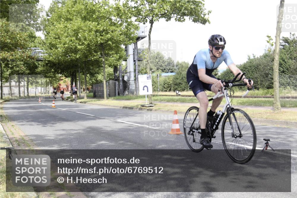 11.08.2024 - GEWOBA Citytriathlon Bremen H.Heesch http://msf.ph/oto/6769512 11.08.2024 11:45:49 Radfahren 822, 826, 867, 871, 873, 875, 936, 994, 1029 meine-sportfotos.de