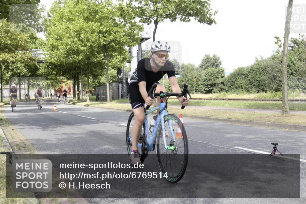11.08.2024 - GEWOBA Citytriathlon Bremen H.Heesch http://msf.ph/oto/6769514 11.08.2024 11:46:00 Radfahren 755, 775, 845, 853, 867, 871, 873, 875, 936, 954 meine-sportfotos.de