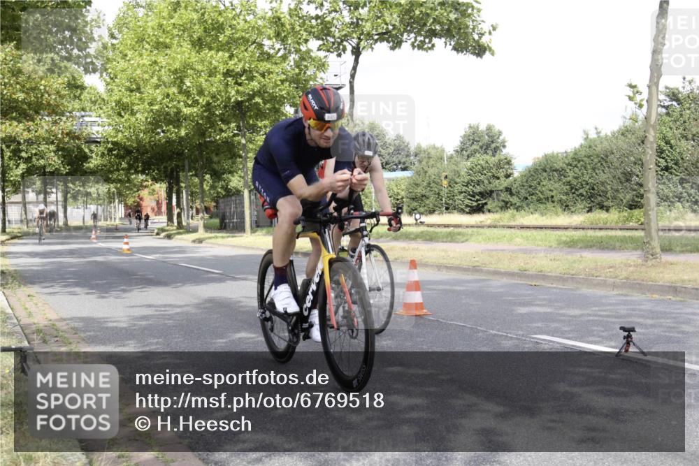 11.08.2024 - GEWOBA Citytriathlon Bremen H.Heesch http://msf.ph/oto/6769518 11.08.2024 11:46:02 Radfahren 755, 775, 845, 853, 867, 871, 873, 875, 954 meine-sportfotos.de