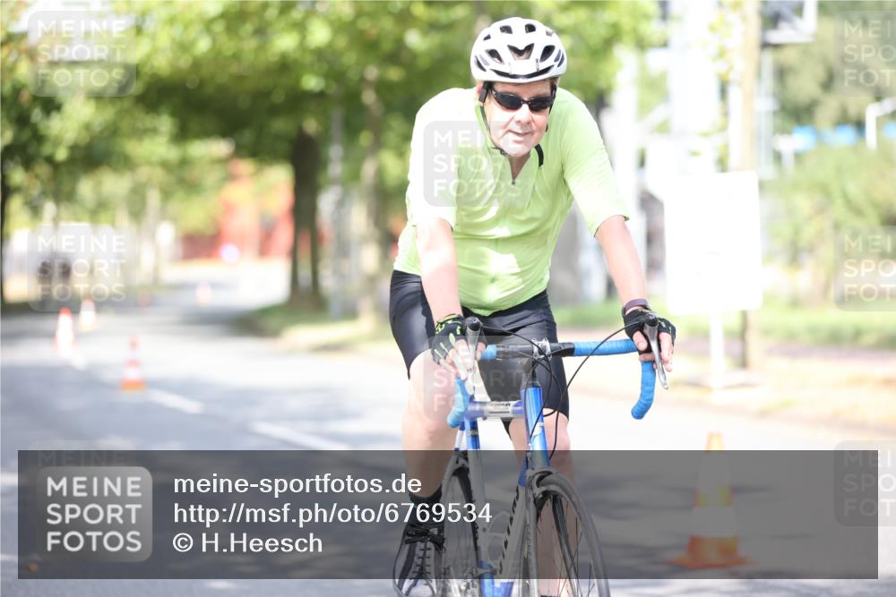 11.08.2024 - GEWOBA Citytriathlon Bremen H.Heesch http://msf.ph/oto/6769534 11.08.2024 10:42:58 Radfahren 18, 21, 70, 101, 116 meine-sportfotos.de