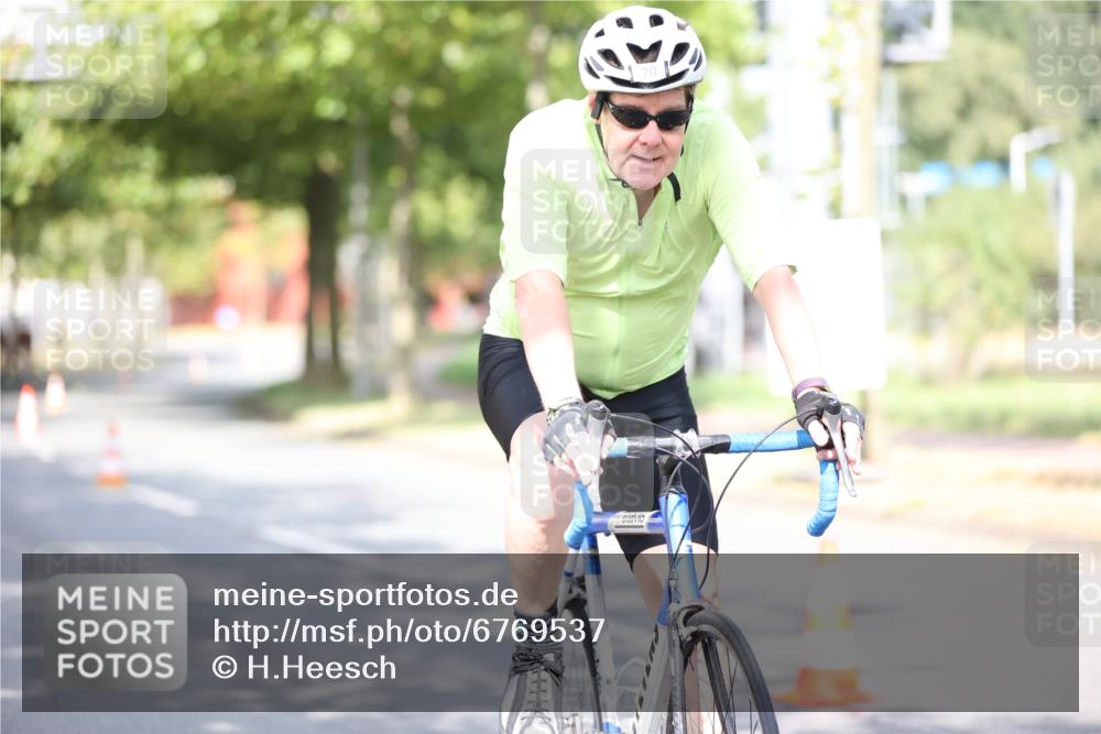 11.08.2024 - GEWOBA Citytriathlon Bremen H.Heesch http://msf.ph/oto/6769537 11.08.2024 10:42:58 Radfahren 18, 21, 70, 101, 116 meine-sportfotos.de